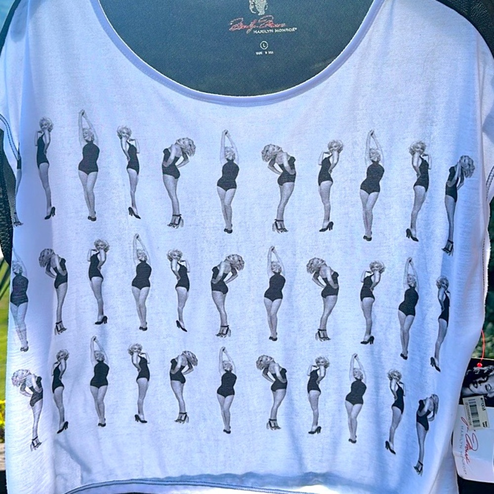 💋 Marilyn Monroe Woman’s Lg White Black Lightweight & Sheer Tee.